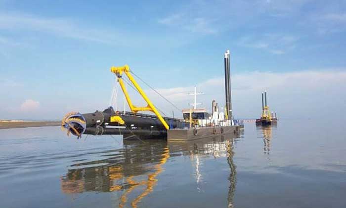 Dredger alat berat