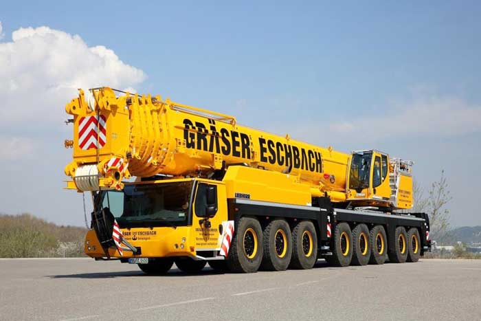 Alat berat mobil crane